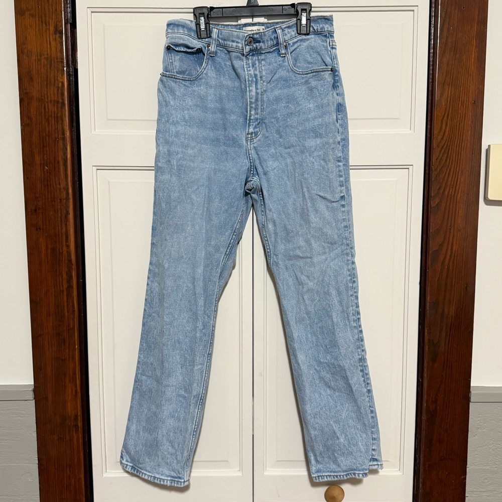 Abercrombie & fitch the ankle straight ultra high rise light wash jeans size 10L